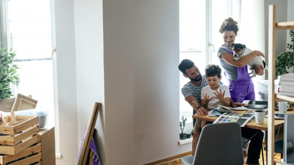 Personalizing the banking experience through digital Family at table